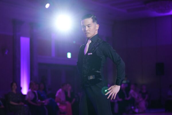 FOUR Signature Vest
(ブラックL）