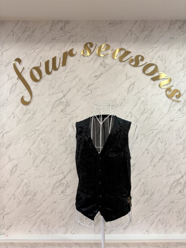 FOUR Signature Vest
(ブラックL）